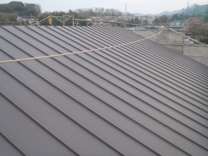 ガルバリウム鋼板の屋根葺き
