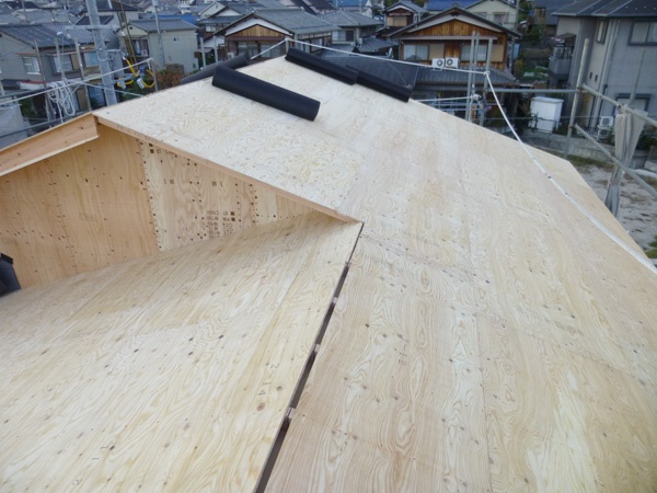 「眺望を楽しむ2階リビング−SE構法の家」〜屋根工事