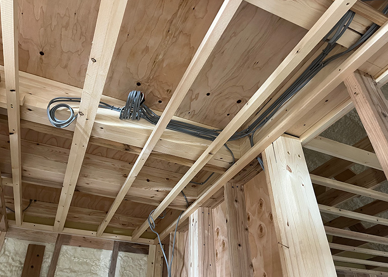 電気工事と断熱工事 | 木の温もりを感じる瓦屋根の家 #6
